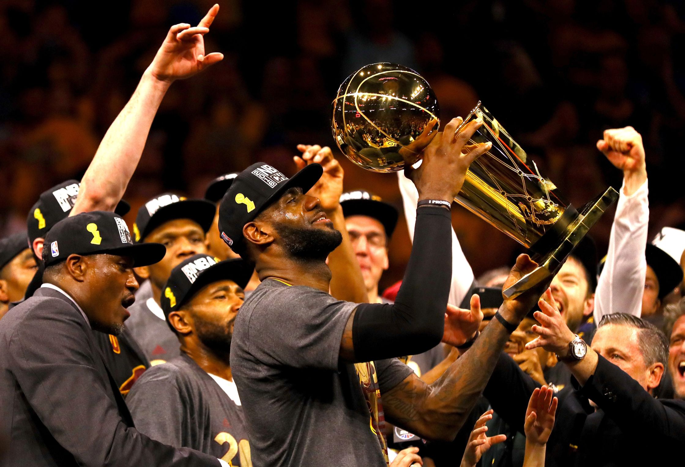 关于球星爆发！NBA2K赛场再现神级操作的信息