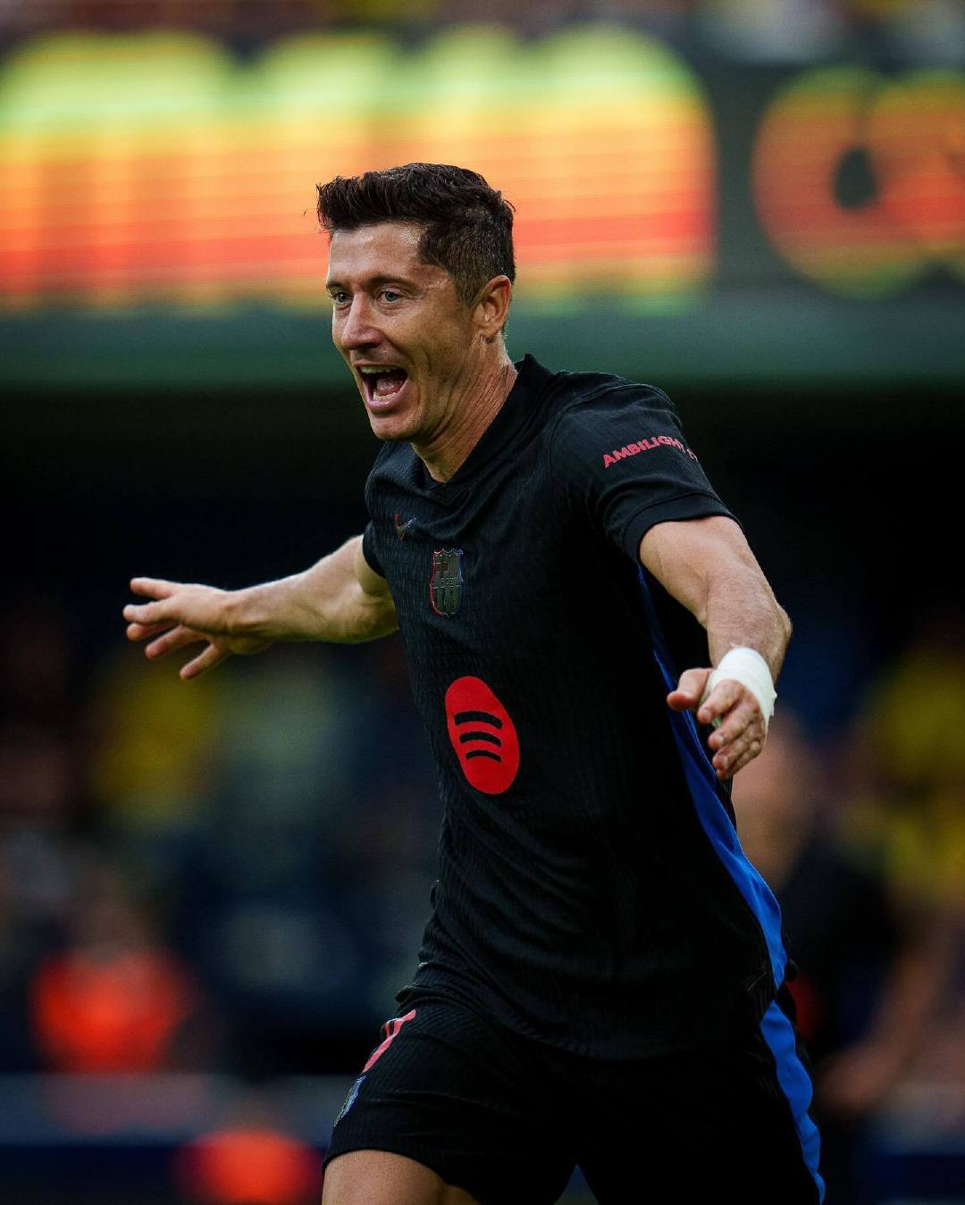 德国险胜切尔西，莱万高光表现