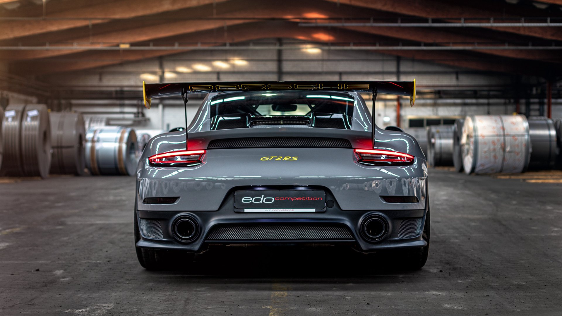 爱游戏tv-引擎轰鸣与地板撞击，当F1赛道遇见篮球圣殿